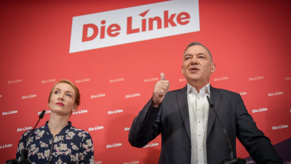 Die Vorsitzenden der Linken, Ines Schwerdtner und Jan van Aken, stellen am Montag den Entwurf des Wahlprogramms zur kommenden Bundestagswahl in Berlin vor.