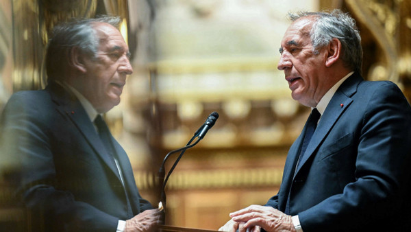 Frankreichs Ministerpräsident Francois Bayrou hält eine Rede in der Nationalversammlung, dem französischen Unterhaus.