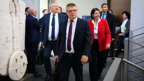 Die Spitzen der deutschen Nachrichtendienste vor der Anhörung im Bundestag im Oktober: Bruno Kahl, Thomas Haldenwang und Martina Rosenberg