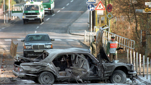 Die RAF bekannte sich zwar seinerzeit zum Bombenanschlag in Bad Homburg – doch vollends aufgeklärt wurde der Mord an Alfred Herrhausen nie. Ob die Festnahme von Daniela Klette das nun ändert?