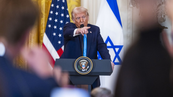 US-Präsident Donald Trump spricht während einer Pressekonferenz mit Israels Premierminister Benjamin Netanjahu im Weißen Haus.