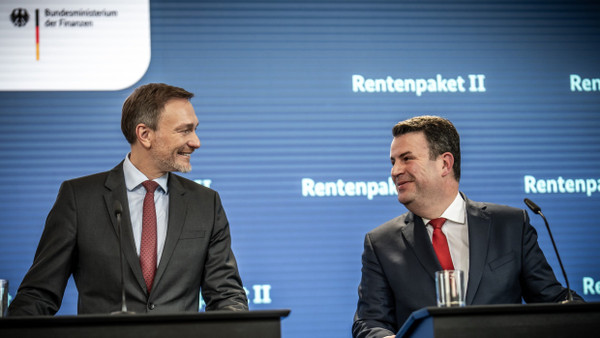 Christian Lindner und Hubertus Heil geben ein Pressestatement zum geplanten Rentenpaket II.