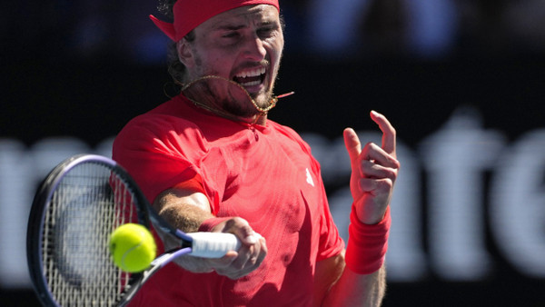 Ein hartes Stück Arbeit: Alexander Zverev ringt den Amerikaner Tommy Paul nieder.