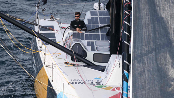 Hier noch entspannt und ausgeruht: Boris Herrmann beim Start der Vendée Globe in Les Sables-D’Olonne