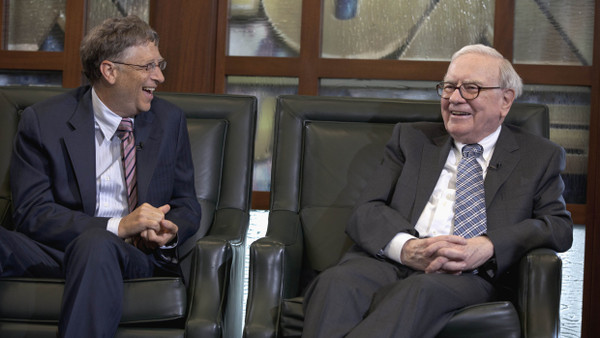 Hat gut Lachen: Ahnte Warren Buffett (rechts) – hier mit Bill Gates – den Kurssturz voraus?