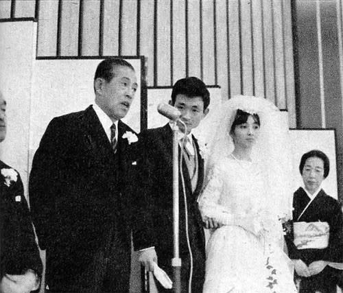 小澤征爾と江戸京子の結婚式（1962年） - チュエボーなチューボーの ...