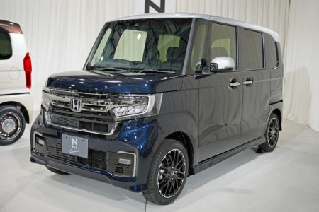 N-BOX/N-BOXカスタムの後期モデルはシートバックテーブルが２つ標準装備される「L」「Lターボ」ベンチシートモデルが少しお買い得かも＾＾