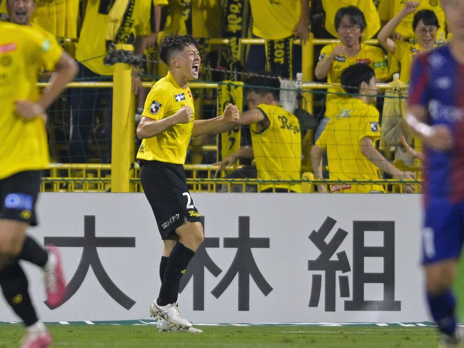 MF戸嶋祥郎が勝ち越しゴール(Koki NAGAHAMA/GEKISAKA)