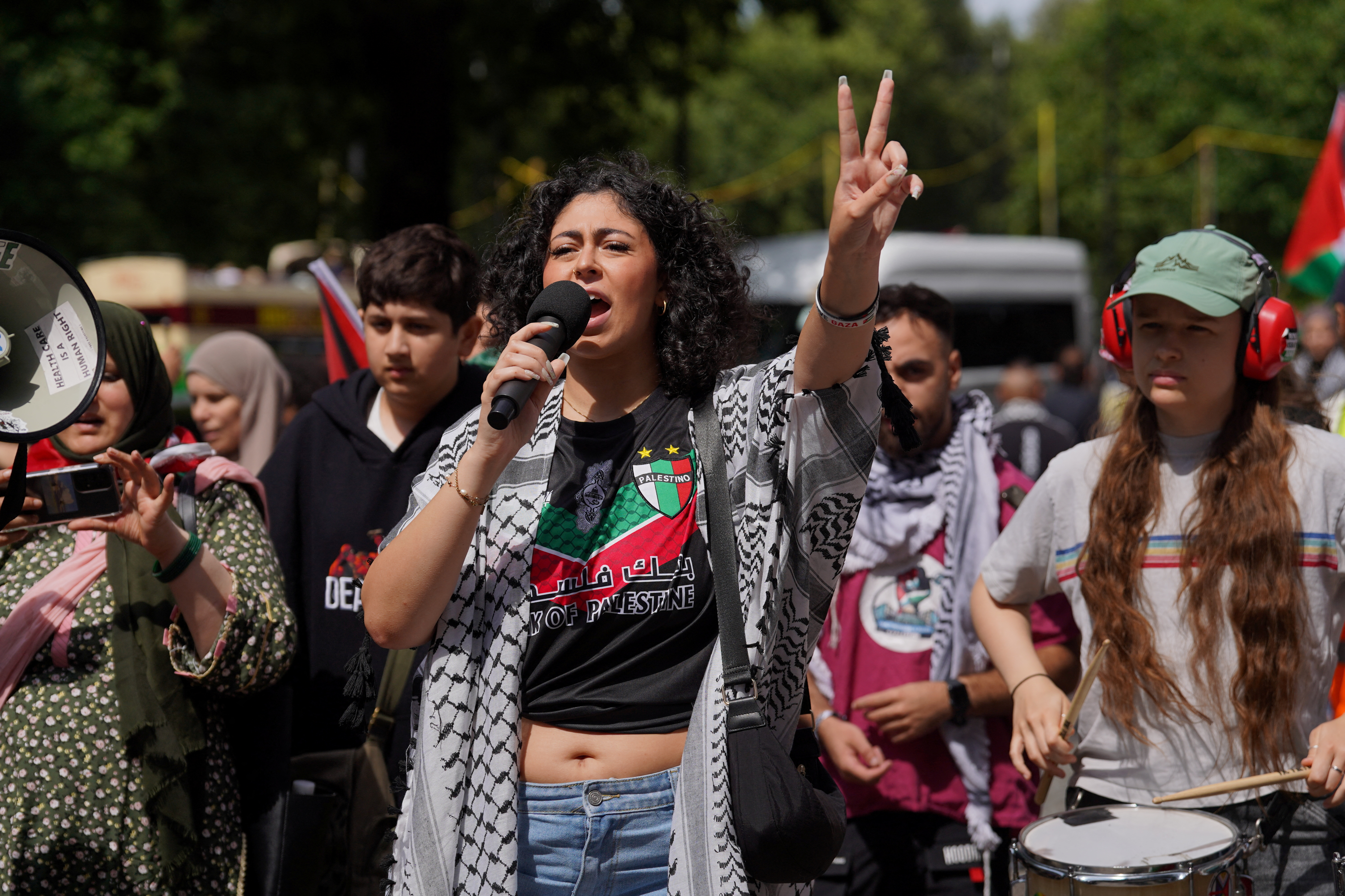 People gather to demonstrate in support of Palestinians in Gaza, amid the ongoing Israel-Hamas conflict, in London. /Maja Smiejkowska/Reuters