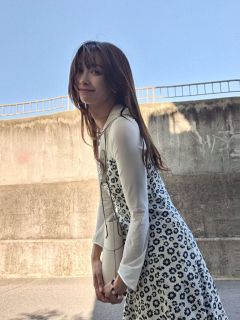 〝平成のグラビア女王〟ロングヘアバッサリ、39歳姿が大反響「昔に戻った感じする」「19歳の間違いでは?」