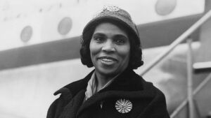 Marian Anderson arrives in London in 1952. On June 8, the Philadelphia Orchestra named its main performance hall in her honor.