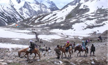 अमरनाथ यात्रा: जम्मू आधार शिविर से 6,600 से अधिक तीर्थयात्रियों का तीसरा जत्था रवाना