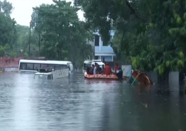 दरभंगा, सीतामढ़ी में तटबंधों में दरार से बाढ़ की स्थिति बिगड़ी, एनडीआरएफ की छह टीमें और बुलाई गईं