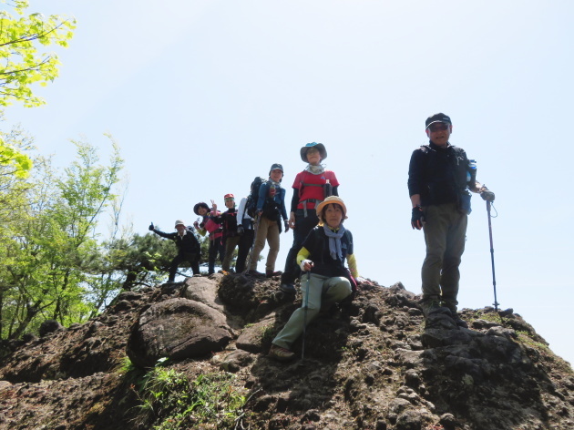 西峰山頂に到着　青葉山 (693M)  PART 2_d0170615_09024984.jpg