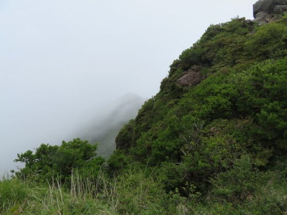 東峰登頂する　由布岳 (1,583M)   PART 2_d0170615_18472841.jpg