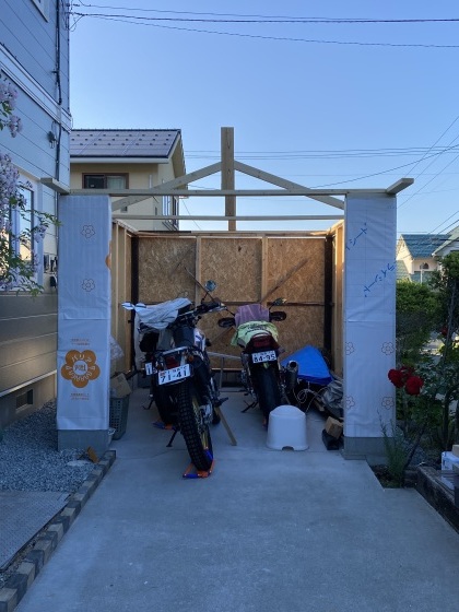 あの地震で傾いたバイク小屋　DIYでリニューアル！_c0261447_15045271.jpg