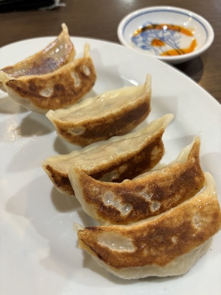 旅行から帰ると食べたくなる勇記餃子房でラーメンと餃子のセット_b0417696_22010703.jpeg