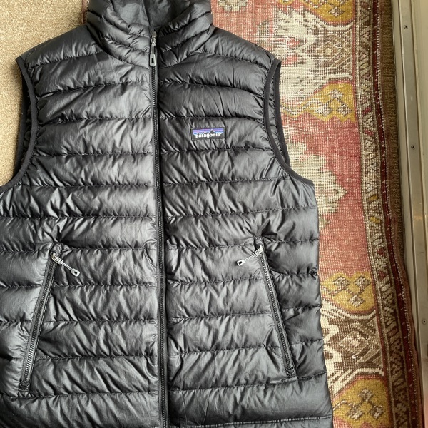 美品 2016年製 patagonia パタゴニア ダウン セーター ベスト 黒 S パッカブル ブラック _e0337274_14373368.jpeg