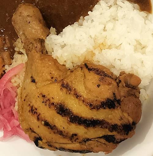 すき家 炭火焼きほろほろチキンカレー チキン.jpg