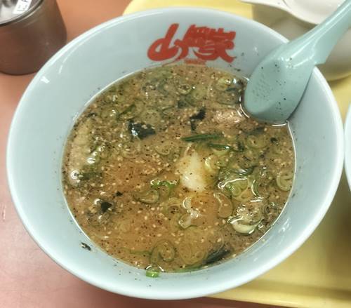 ラーメン山岡家 醤油つけ麺 にんにく投入.jpg