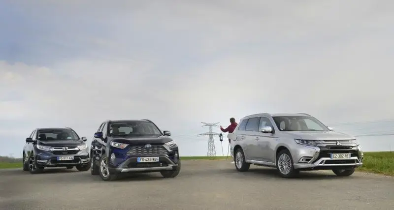  - Toyota RAV4 vs Honda CR-V vs Mitsubishi Outlander PHEV : match vidéo de SUV hybrides