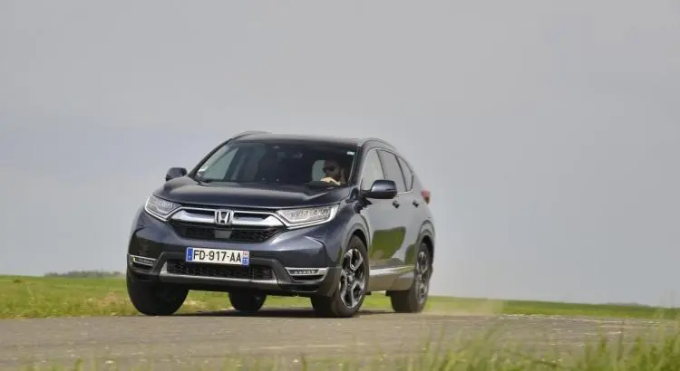 Toyota RAV4 vs Honda CR-V vs Mitsubishi Outlander PHEV : match vidéo de SUV hybrides - Toyota RAV4 vs Honda CR-V vs Mitsubishi Outlander PHEV : match vidéo de SUV hybrides