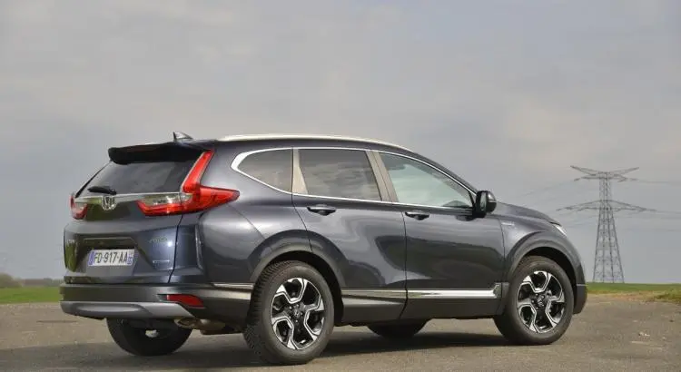 Toyota RAV4 vs Honda CR-V vs Mitsubishi Outlander PHEV : match vidéo de SUV hybrides - Toyota RAV4 vs Honda CR-V vs Mitsubishi Outlander PHEV : match vidéo de SUV hybrides