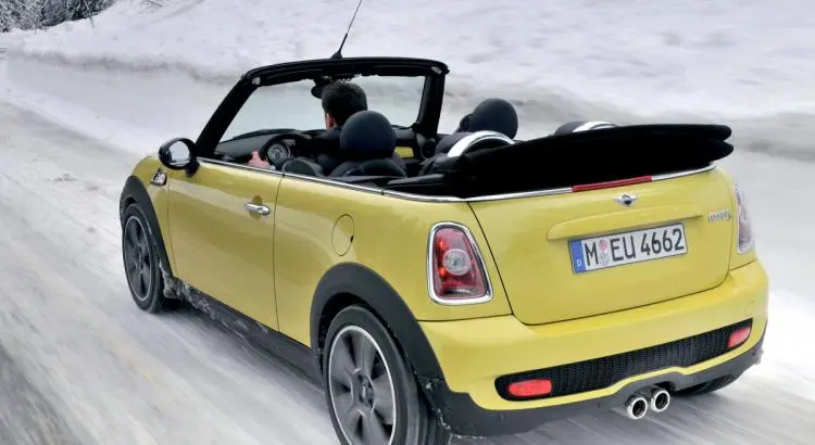 Mini 2 Cabriolet Cooper S occasion : notre avis, à partir de 8 000 euros - <p>Mini Cooper S cabrio</p>