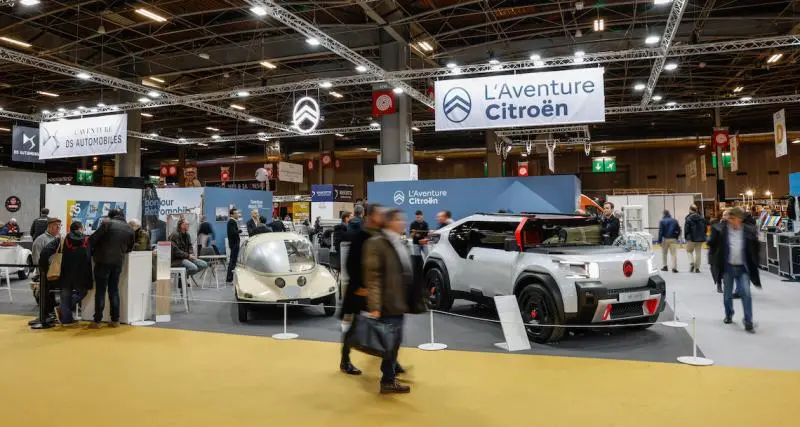  - Rétromobile 2023 : le stand Citroën en blanc et rouge