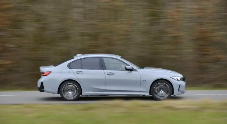 BMW 320e vs Peugeot 408 Hybrid 225 : jeu de plateformes - Photo : Fabrice Bolusset