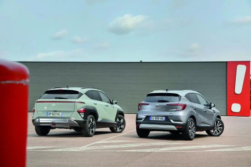 Hyundai Kona Hybrid vs Renault Captur E-Tech Hybride : la référence menacée ? - Hyundai Kona vs Renault Captur 2023