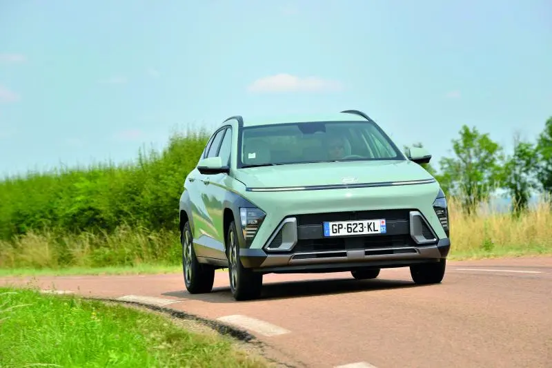 Hyundai Kona Hybrid vs Renault Captur E-Tech Hybride : la référence menacée ? - Hyundai Kona vs Renault Captur 2023