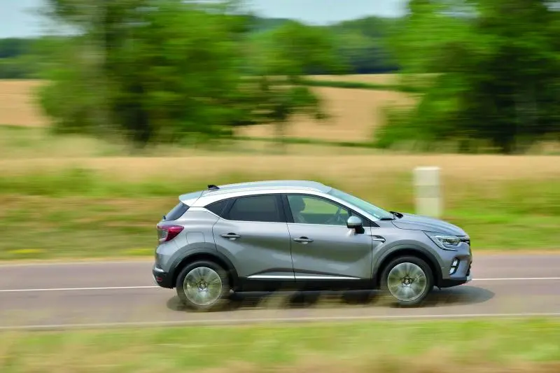 Hyundai Kona Hybrid vs Renault Captur E-Tech Hybride : la référence menacée ? - Hyundai Kona vs Renault Captur 2023