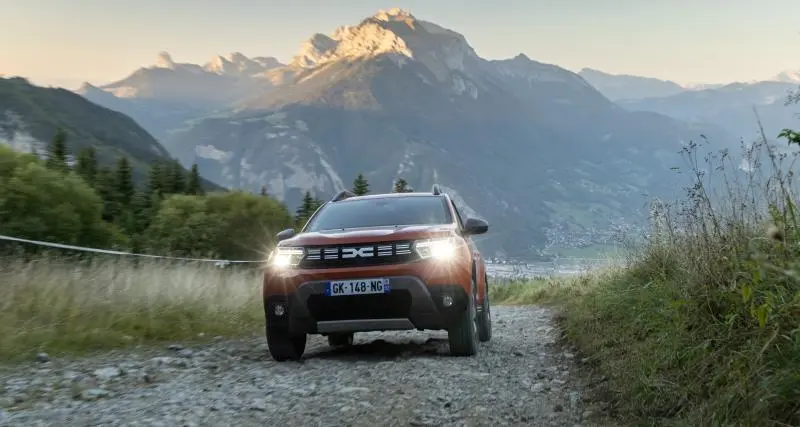  - Découverte : l’ascension des Alpes au volant de trois modèles Dacia 