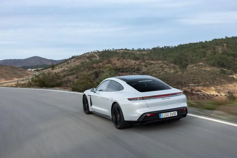 Essai Porsche Taycan 2024 : encore plus Porsche - Essai Porsche Taycan 2024