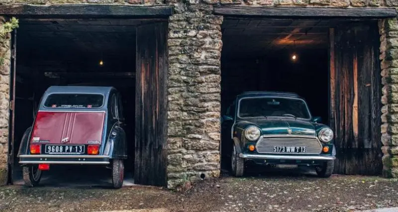 Des 2CV Charleston et Mini de 24 km à vendre aux enchères chez Aguttes - Vente Aguttes Tour Auto 2024