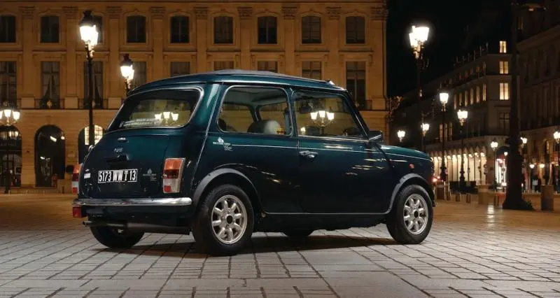 Des 2CV Charleston et Mini de 24 km à vendre aux enchères chez Aguttes - Vente Aguttes Tour Auto 2024