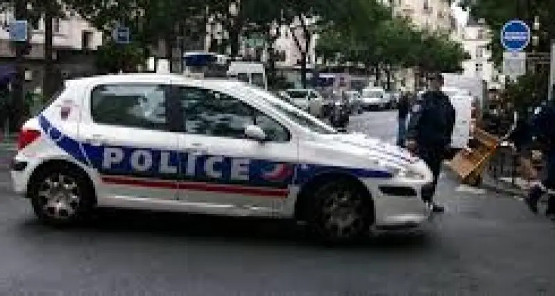  - Un faux policier tente d’arrêter une voiture avec … des gendarmes à l’intérieur !