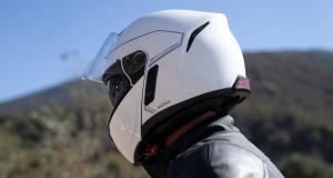 Un casque moto intelligent et connecté ? 