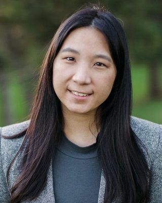 Photo of Fiona Lee, Registered Psychotherapist (Qualifying)