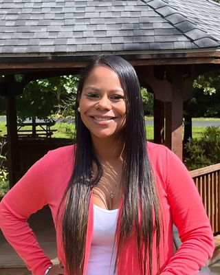 Photo of Reeshonaw Farrish, MSW, LCSWA