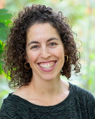 Photo of Rachel Grostern, MEd, MFT, Registered Psychotherapist