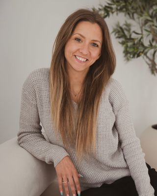 Photo of Hayley Sarjeant, CCC, MACP, Registered Psychotherapist (Qualifying)