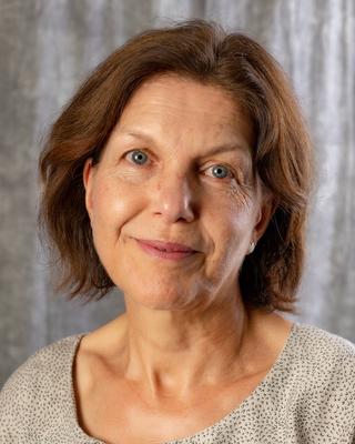 Photo of Jackie Walton, MA, MUKCP, Psychotherapist