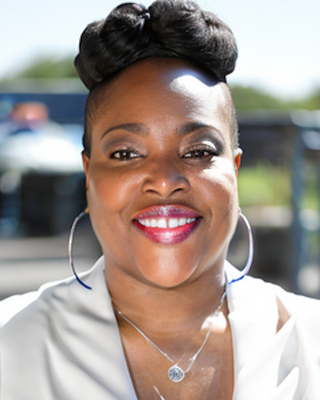 Photo of Orienta Eison, LPCC, Counselor