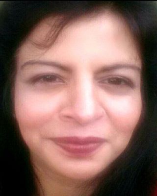 Photo of Humaira Irfan, Registered Psychotherapist (Qualifying)