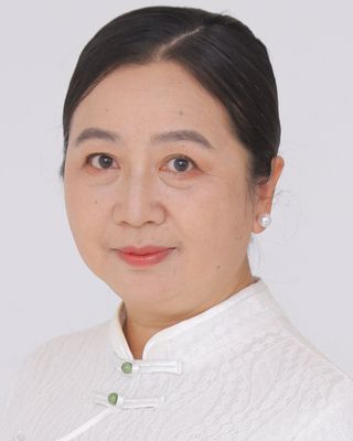 Photo of Hua Zhong, Marriage & Family Therapist Associate