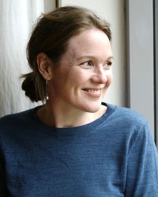 Photo of Elisha Nunhofer, MSc, MUKCP, Psychotherapist