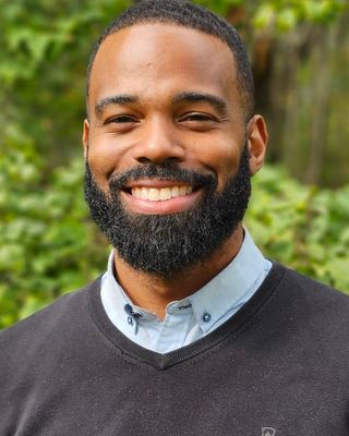 Photo of Shimmon Hutchinson, RSW, MSW (c), Registered Social Worker