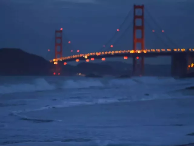 Live wallpaper «Morning on the coast of San Francisco, red bridge»